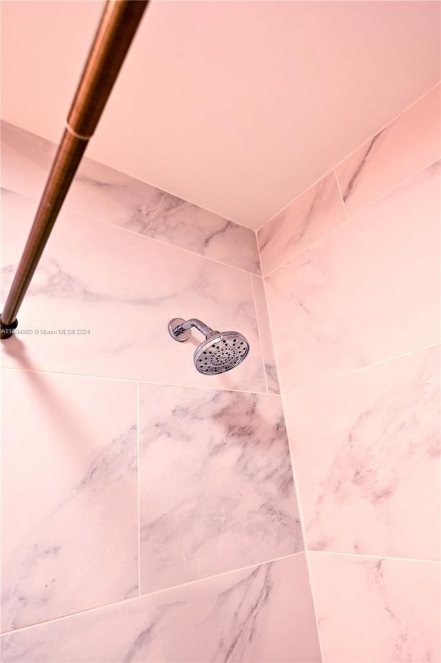 details featuring a tile shower