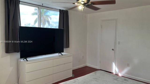 unfurnished bedroom with ceiling fan