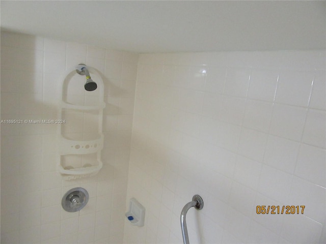 details with a tile shower