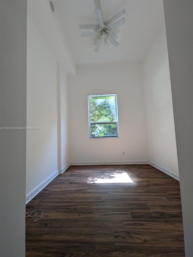 spare room featuring dark hardwood / wood-style floors and ceiling fan