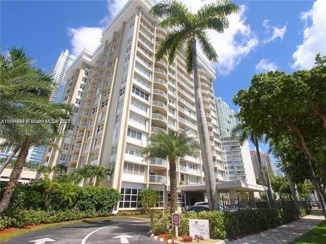 1420 Brickell Bay Dr Unit 1506D, Miami, FL 33131 - view of apartment building / complex