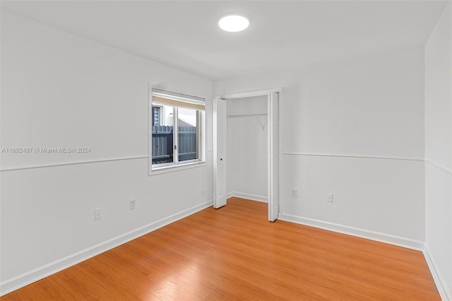 unfurnished room with light hardwood / wood-style floors