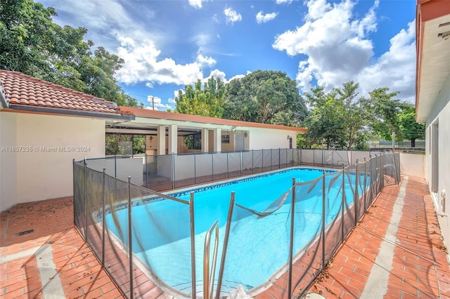 view of swimming pool