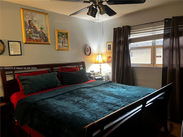 bedroom featuring ceiling fan