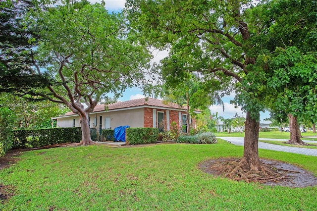 view of front of house with a front lawn