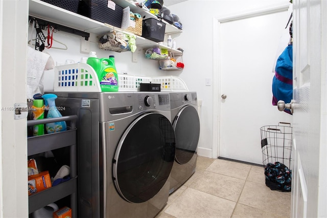 laundry area featuring washer and clothes dryer and light tile patterned floors