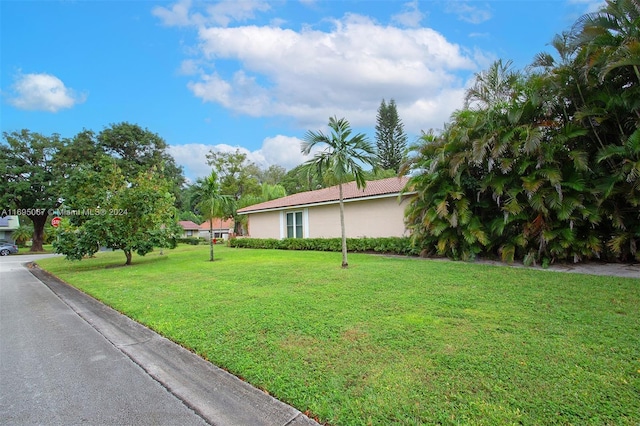 892 NW 83rd Dr, Coral Springs, FL 33071 - view of front of home with stucco siding and a front lawn