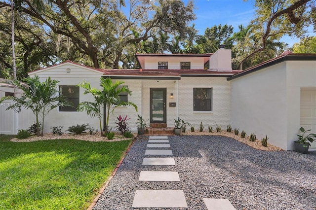 view of front of house featuring a front yard and a garage