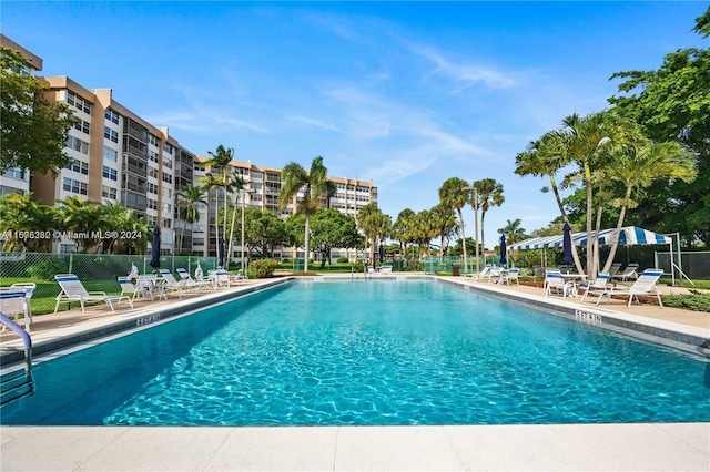 view of swimming pool