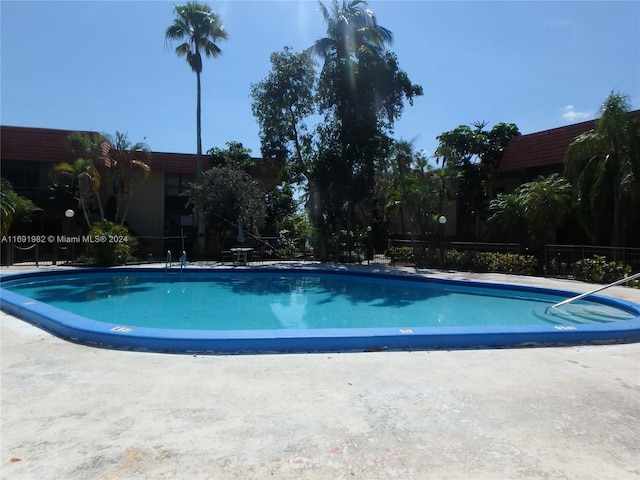 view of swimming pool