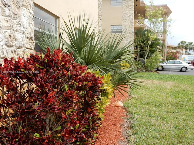 5051 W Oakland Park Blvd Unit 302, Lauderdale Lakes, FL 33313 - view of grassy yard