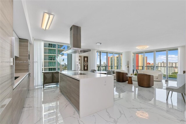 Listing photo 2 for 300 Sunny Isles Blvd Unit 4-1607, Sunny Isles Beach FL 33160