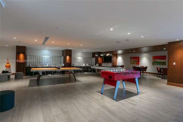 game room with light wood finished floors, visible vents, and recessed lighting