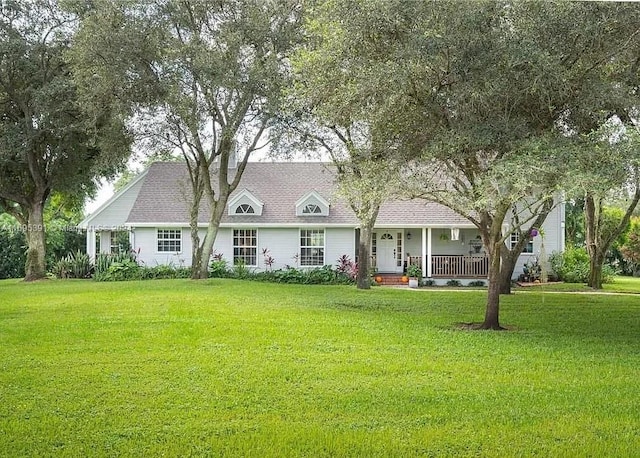 view of front of house featuring covered porch and a front yard