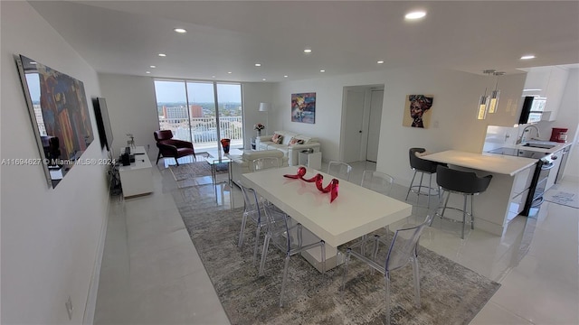 dining space with sink and expansive windows