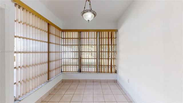 empty room featuring light tile patterned floors