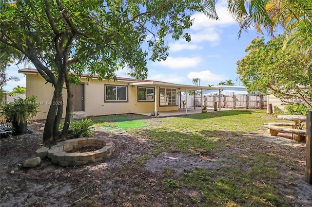 view of yard featuring a patio