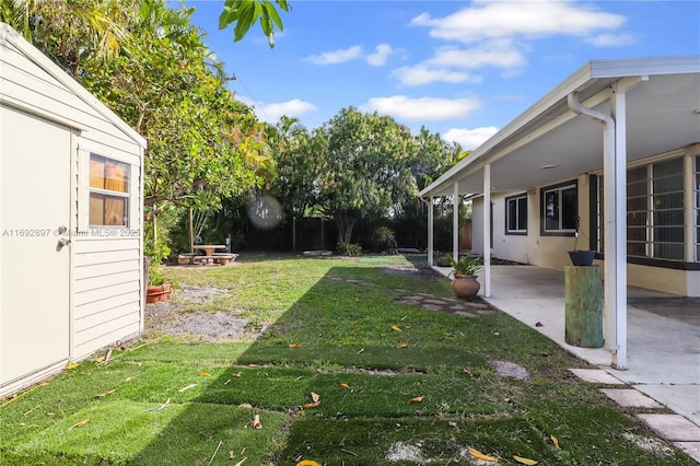 view of yard featuring a patio area