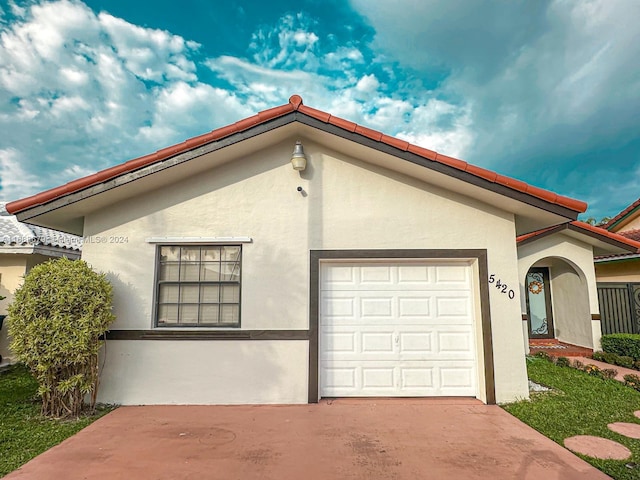 view of front of house featuring a garage