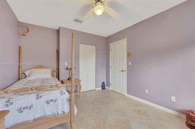 bedroom with ceiling fan and a closet