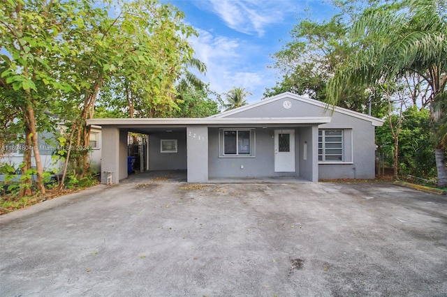 single story home with a carport