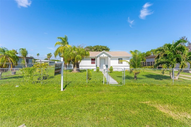 view of front of home featuring a front lawn