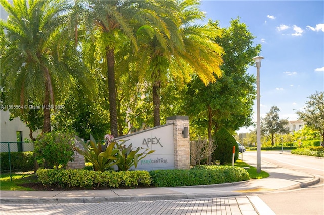 view of community / neighborhood sign