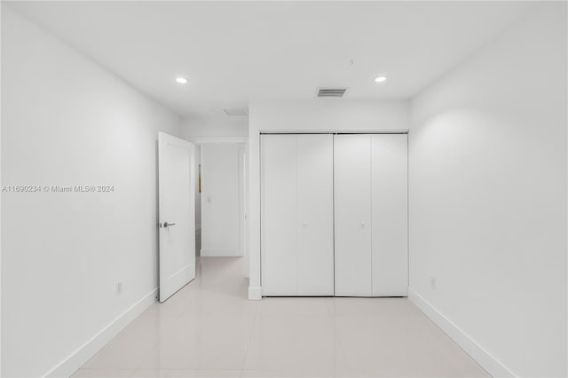 unfurnished bedroom featuring a closet