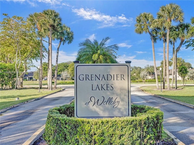 view of community / neighborhood sign