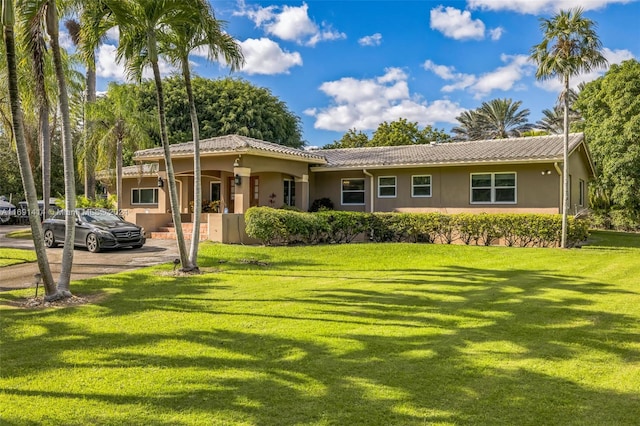 view of front facade with a front lawn