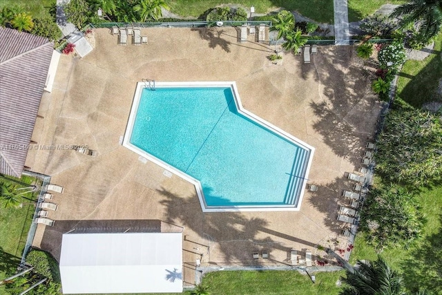 view of swimming pool