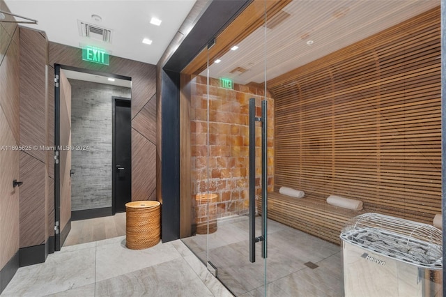 bathroom featuring tile walls