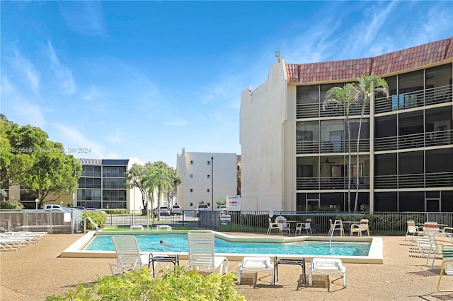 view of swimming pool