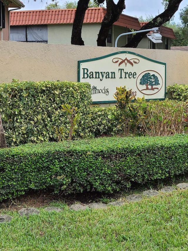 view of community / neighborhood sign