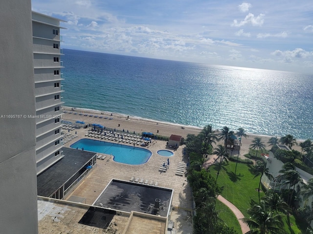 view of pool featuring a water view