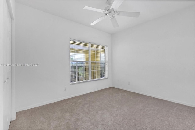 carpeted empty room featuring ceiling fan