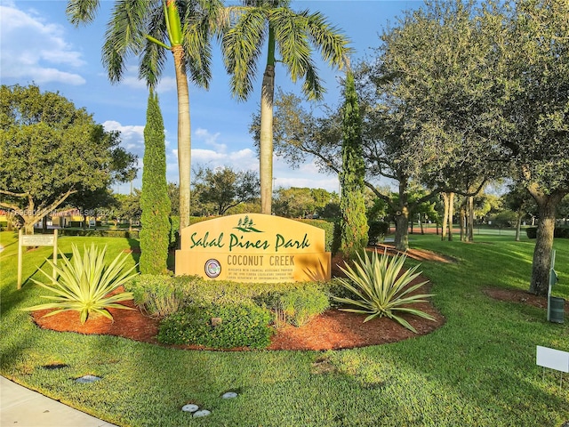 community sign with a lawn