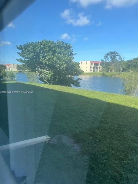 view of yard featuring a water view