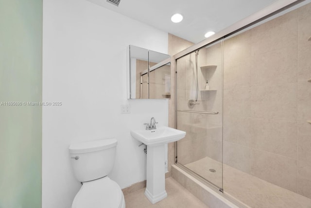 full bathroom with a sink, a shower stall, toilet, and recessed lighting