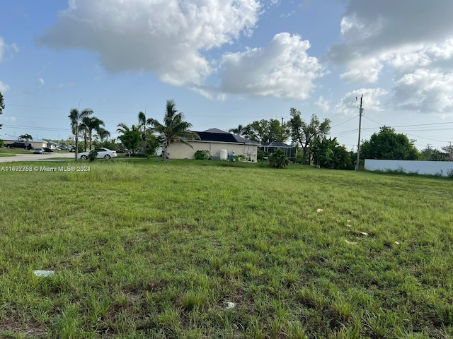 Listing photo 2 for 2109 NE 14th Pl, Cape Coral FL 33909