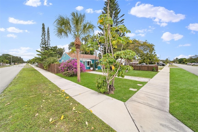 Listing photo 3 for 2447 Wilson St, Hollywood FL 33020