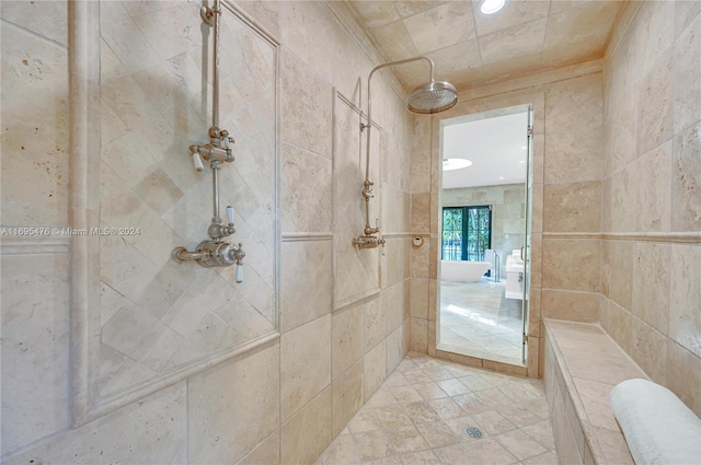 bathroom featuring tiled shower