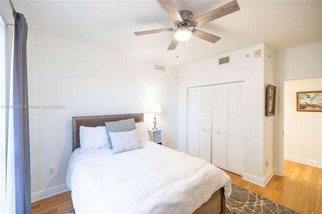 bedroom featuring light hardwood / wood-style floors, a closet, and ceiling fan