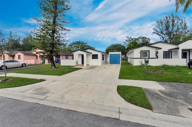 view of front of home featuring a front yard