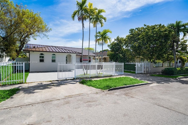 view of front of property