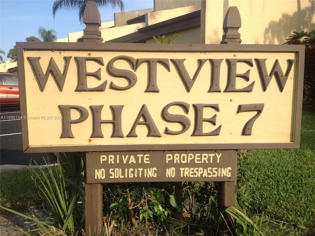 view of community / neighborhood sign