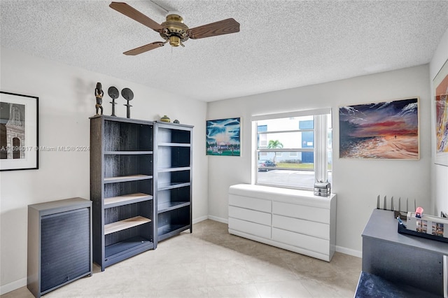 bedroom featuring ceiling fan and a textured ceiling