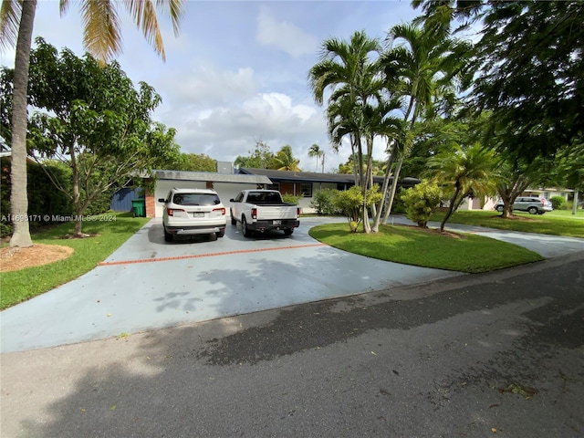 view of front of house with a front yard