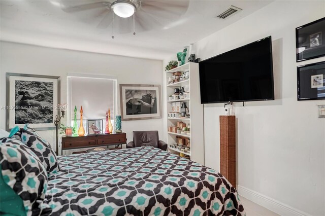 bedroom with ceiling fan