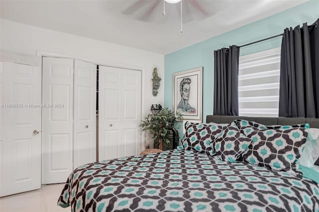 bedroom featuring ceiling fan and a closet